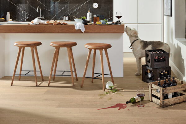 Kallan-Parketti-8922_HD400_ultramattlackiert_Hund_02 Kallan-Parketti-8922_HD400_ultramattlackiert_Hund_02