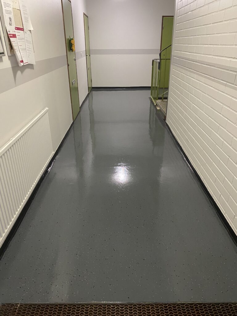 Lattian pinnoitus PU- pinnoitus Kuopio. Jälkeen.