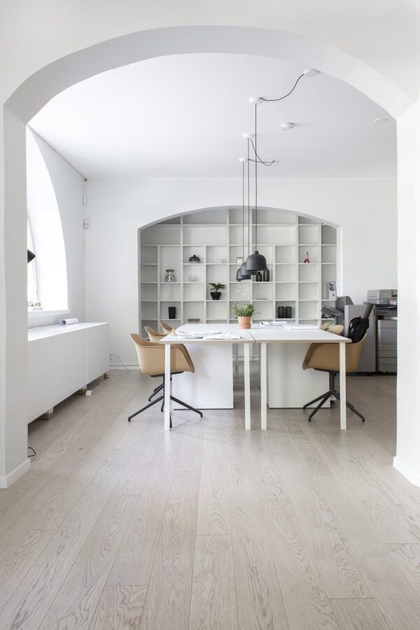 Tammi_Oak_valkomattalakattu_whitemattelacq_Bo_Helsinki_k02 (1) Tammi_Oak_valkomattalakattu_whitemattelacq_Bo_Helsinki_k02 (1)