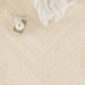 Timberwise-Saarni-ash-Chevron45-80x670mm-hiottu-sand-valkooljyvahattu-whitewaxoil-fiilis1