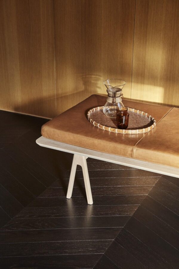 Timberwise-tammi-oak-Chevron60-110x670mm-WALNUT-harjattu-brush-mattalakattu-mattelacq-lahikuva Timberwise-tammi-oak-Chevron60-110x670mm-WALNUT-harjattu-brush-mattalakattu-mattelacq-lahikuva