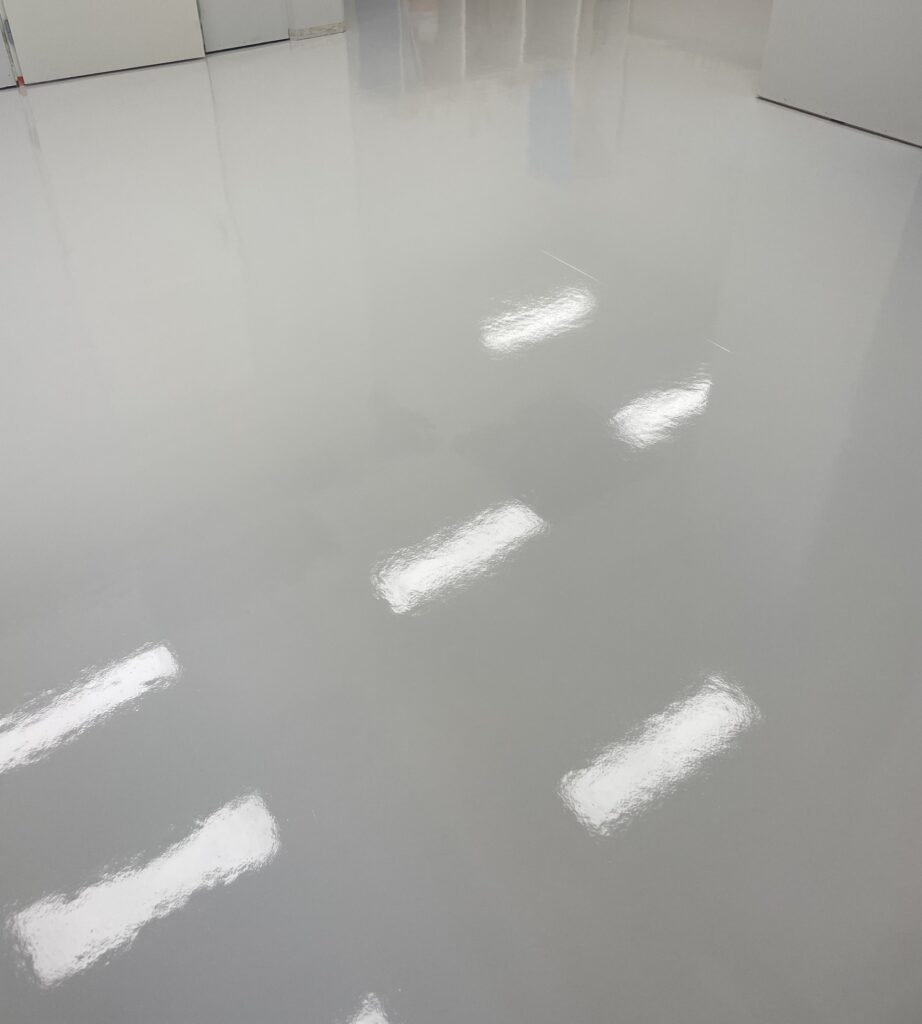 Lattian pinnoitus, PU -pinnoite. Jälkeen.